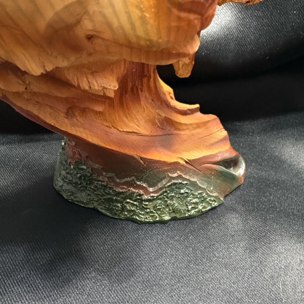 Majestic Bear Duo Sculpture in Brown and Tan - Picture 6 of 6